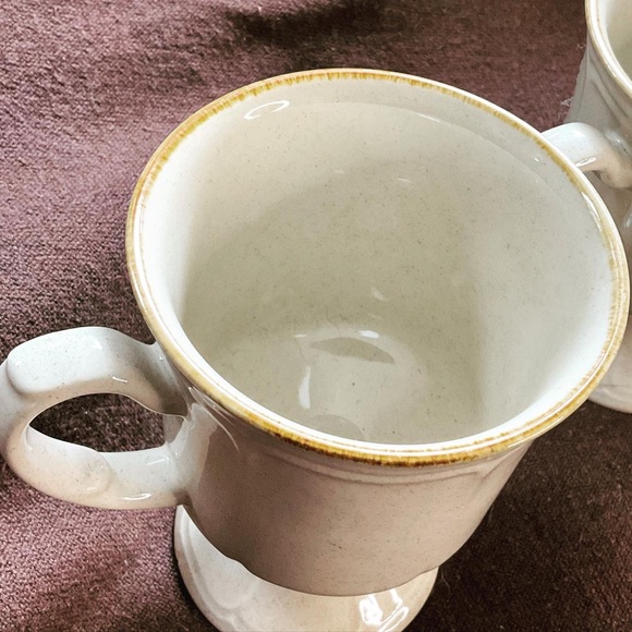 Set of two vintage footed coffee mugs - Picture 4 of 4